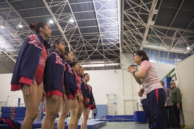 Pelatih mendampingi atlet